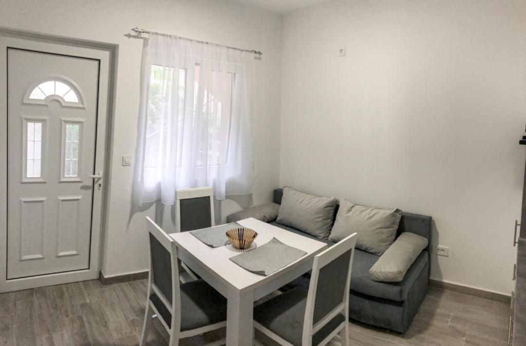 Apartmani Cupara Tivat Exteriör bild