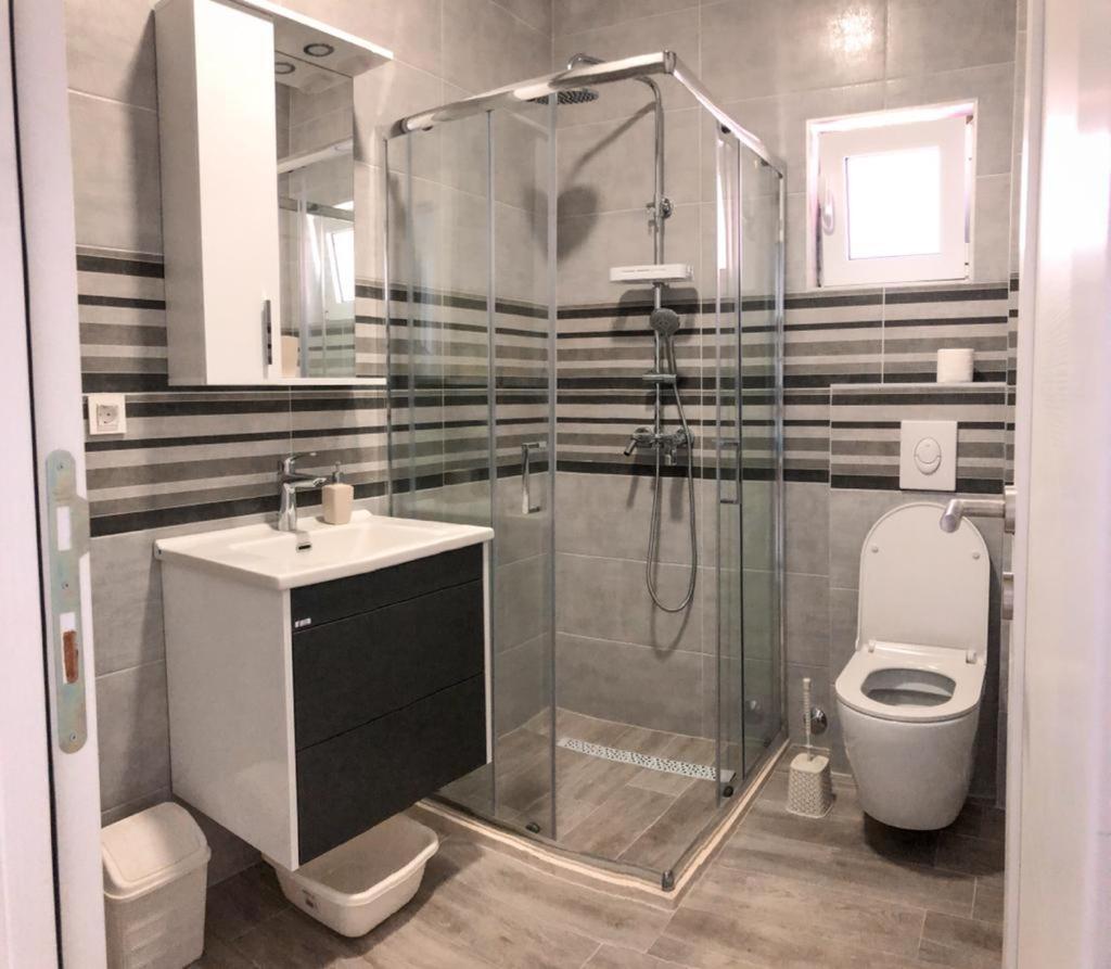 Apartmani Cupara Tivat Exteriör bild
