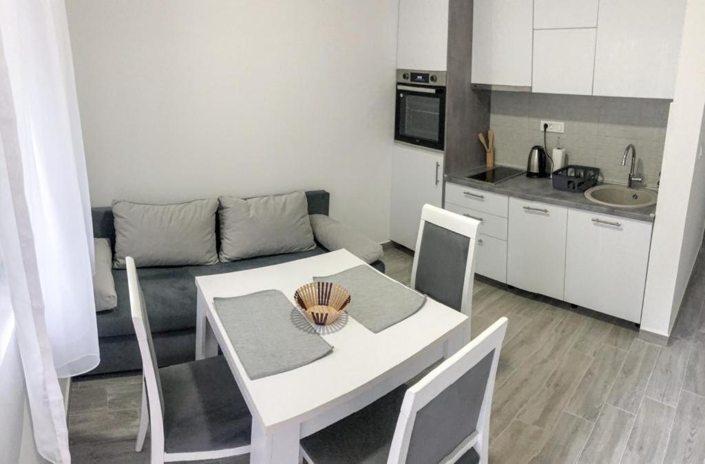 Apartmani Cupara Tivat Exteriör bild