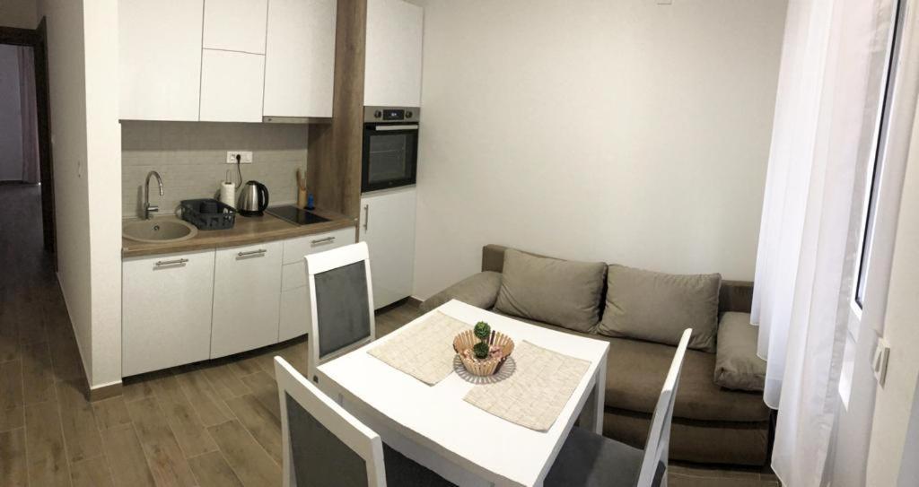 Apartmani Cupara Tivat Exteriör bild